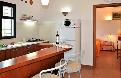 Itri Apartment | Cosy apartment for 6 people with WIFI, pool, TV, patio, pets allowed and parking