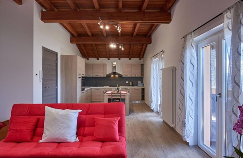Stazzona Apartment | Cosy apartment for 6 people with WIFI, pool, hot tub, TV and terrace