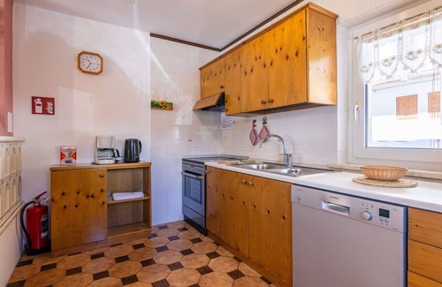 Penia Apartment | Cosy apartment for 6 people with WIFI, TV and patio
