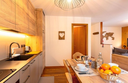 Penia Apartment | Cosy apartment for 6 people with WIFI, TV, patio and pets allowed