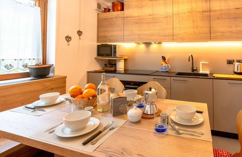 Penia Apartment | Cosy apartment for 6 people with WIFI, TV, patio and pets allowed