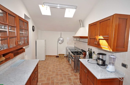 Volterra Apartment | Cosy apartment for 6 people with pool, WIFI, TV, pets allowed and parking, close to San Gimignano