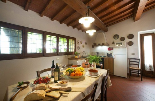 Romola Apartment | Cosy apartment for 6 people with pool, WIFI, close to Florence