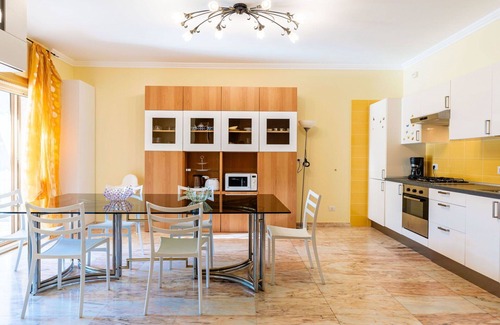 Taggia Apartment | Cosy apartment for 6 people with WIFI, balcony and pets allowed