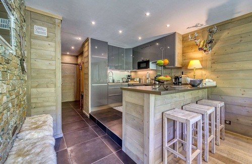 Villarembert Apartment | Cosy apartment for 8 people with pool, WIFI, TV and balcony