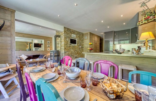 Villarembert Apartment | Cosy apartment for 8 people with pool, WIFI, TV and balcony
