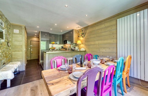 Villarembert Apartment | Cosy apartment for 8 people with pool, WIFI, TV and balcony