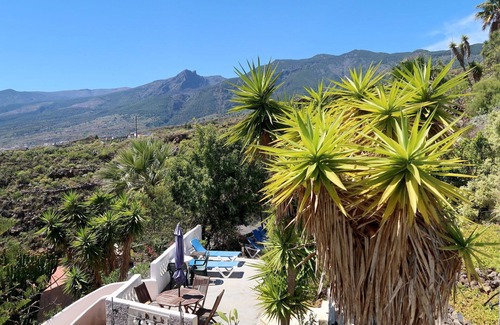 Las Cuevecitas Apartment | Cosy apartment for 4 guests with pool, WIFI, TV and terrace