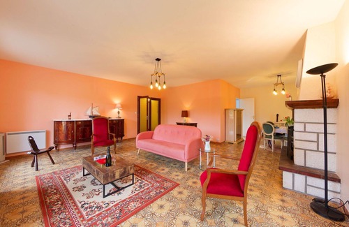 La Palmyre Apartment | Cosy apartment for 10 people with WIFI, TV, terrace and pets allowed