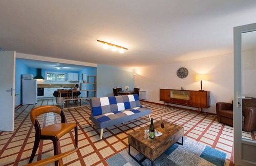 La Palmyre Apartment | Cosy apartment for 10 people with WIFI, TV, terrace and pets allowed