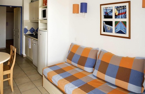 Le Barcares Apartment | Cosy apartment for 5 people with pool, TV, terrace and pets allowed