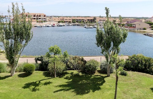 Le Barcares Apartment | Cosy apartment for 5 people with pool, TV, terrace and pets allowed