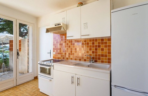 Le Lavandou Apartment | Cosy apartment for 6 people with WIFI, TV and terrace