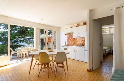Le Lavandou Apartment | Cosy apartment for 6 people with WIFI, TV and terrace