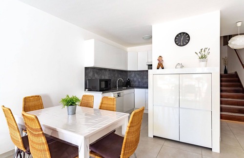 Le Lavandou Apartment | Cosy apartment for 4 guests with A/C, WIFI, TV and balcony
