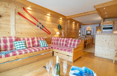 Tignes Apartment | Cosy apartment for 8 guests with WIFI, TV and balcony