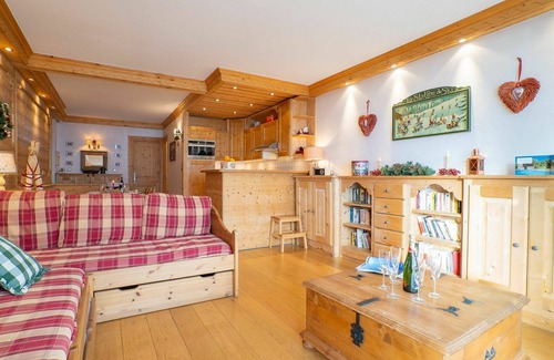 Tignes Apartment | Cosy apartment for 8 guests with WIFI, TV and balcony