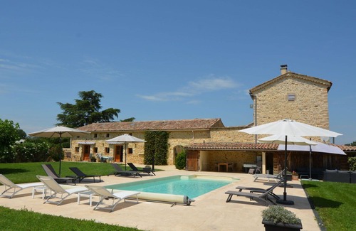 Saint-Denis Apartment | Cosy apartment for 6 people with pool, WIFI, TV and terrace