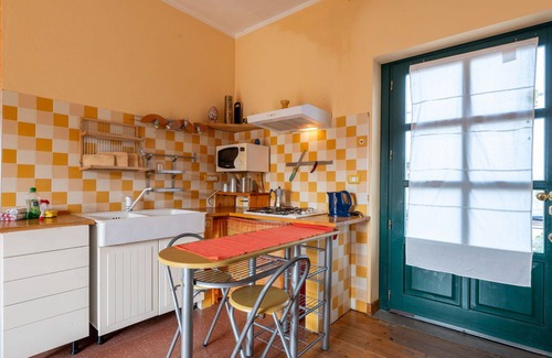 Cortemilia Apartment | Cosy apartment for 6 people with pool, WIFI, TV, terrace and pets allowed