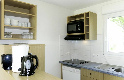 Azay-le-Rideau House | Cosy apartment in villa for 8 guests with pool, WIFI, TV, terrace and pets allowed