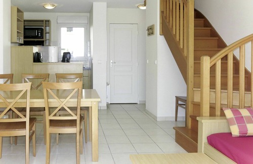 Azay-le-Rideau House | Cosy apartment in villa for 8 guests with pool, WIFI, TV, terrace and pets allowed