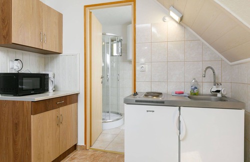 Velence Apartment | Cosy apartment for 4 people with WIFI, A/C, TV and terrace