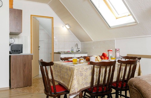 Velence Apartment | Cosy apartment for 4 people with WIFI, A/C, TV and terrace