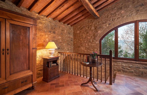 Umbertide Villa | Cosy apartment in villa for 4 guests with A/C, pool, WIFI, TV, patio and panoramic view