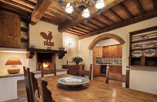 Umbertide Villa | Cosy apartment in villa for 6 guests with A/C, WIFI, pool, TV and patio
