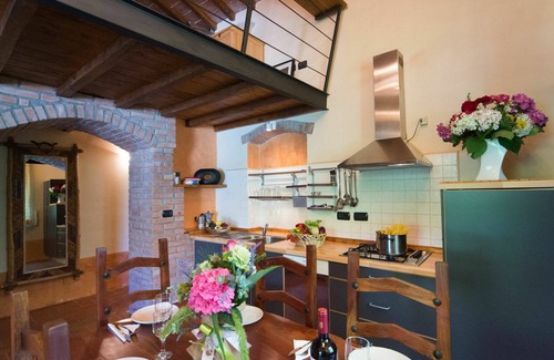 Montefiascone Villa | Cosy apartment in villa for 8 people with WIFI, pool, TV, patio, pets allowed and panoramic view