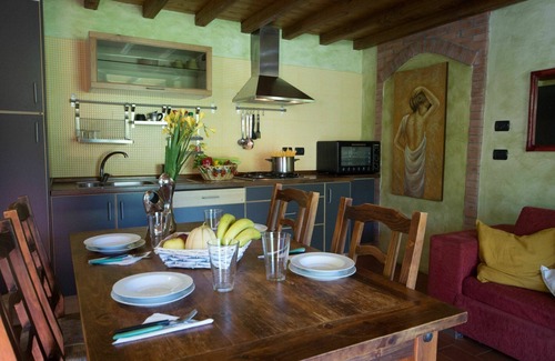 Montefiascone Villa | Cosy apartment in villa for 6 people with WIFI, pool, TV, patio, pets allowed and panoramic view