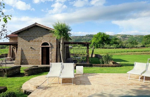 Montefiascone Villa | Cosy apartment in villa for 6 people with WIFI, pool, TV, patio, pets allowed and panoramic view
