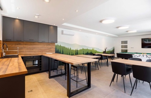 Balatonszarszo House | Cosy apartment in villa for 12 people with A/C, WIFI, hot tub, TV and patio