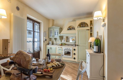 Po' Bandino Villa | Cosy apartment in villa for 2 people with WIFI, pool, A/C, hot tub, TV and panoramic view