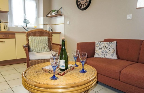 Plouhinec Villa | Cosy apartment in villa for 4 guests with WIFI, TV, terrace and pets allowed