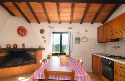 Poggibonsi Villa | Cosy apartment in villa with WIFI, pool, TV, patio and panoramic view, close to San Gimignano