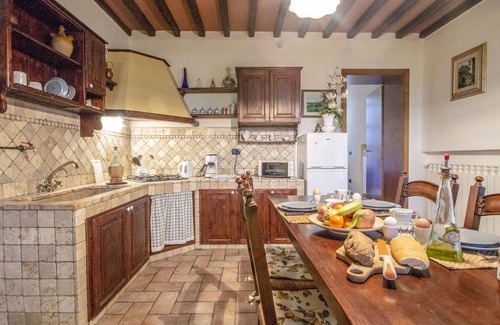 Poggiarello Villa | Cosy apartment in villa with WIFI, pool, TV, terrace and pets allowed, close to San Gimignano