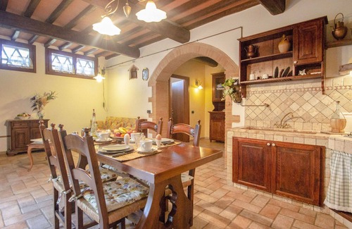 Poggiarello Villa | Cosy apartment in villa with WIFI, pool, TV, terrace and pets allowed, close to San Gimignano