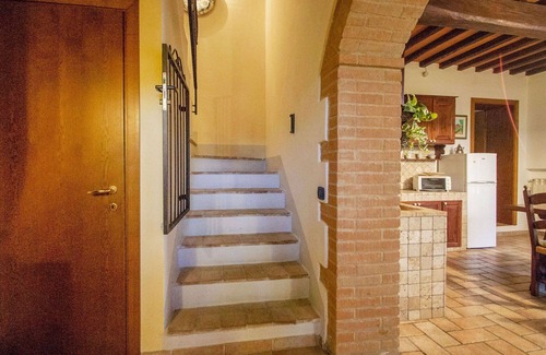 Poggiarello Villa | Cosy apartment in villa with WIFI, pool, TV, terrace and pets allowed, close to San Gimignano