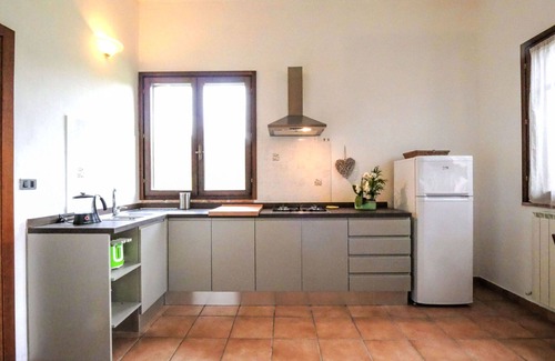 Montorsaio House | Cosy apartment in villa for 2 guests with WIFI, pool, TV, patio, pets allowed and panoramic view