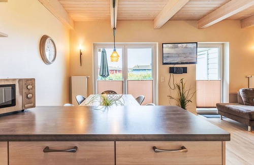 Dagebuell House | Cosy apartment in villa for 5 guests with WIFI, TV, terrace and parking