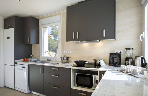 Alcalali Villa | Cosy apartment in villa with A/C, WIFI, private pool, TV, patio, pets allowed and panoramic view