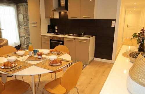 Plozevet Villa | Cosy apartment in villa for 4 guests with WIFI and parking