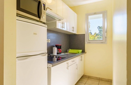 Guethary House | Cosy apartment in villa for 6 people with pool, WIFI, TV, terrace and parking