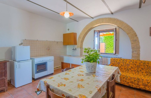 Crecchio House | Cosy apartment in villa for 4 guests with WIFI, pool, TV, terrace and pets allowed