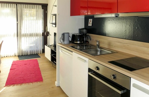 Siegsdorf House | Cosy apartment in villa for 4 guests with TV, balcony, pets allowed and parking