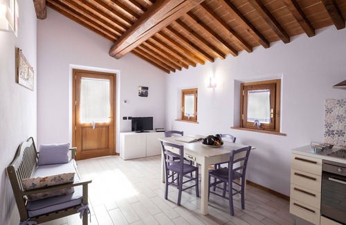 Larciano House | Cosy apartment in villa for 4 people with pool, WIFI, hot tub, A/C, TV and panoramic view