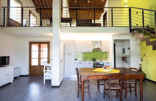 Larciano House | Cosy apartment in villa for 5 guests with WIFI, pool, A/C, TV, patio and parking