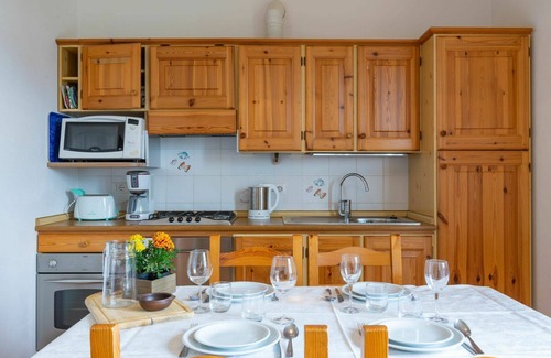 Perledo House | Cosy apartment in villa for 4 guests with WIFI, TV, patio and pets allowed