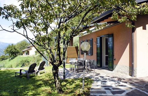 Perledo House | Cosy apartment in villa for 4 guests with WIFI, TV, patio and pets allowed